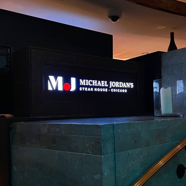 Снимок сделан в Michael Jordan&#39;s Steak House Chicago пользователем shahad 7/12/2023