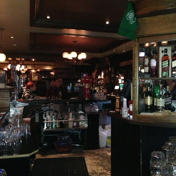 3/25/2013에 Victoria E.님이 Durty Nelly&#39;s Authentic Irish Pub에서 찍은 사진