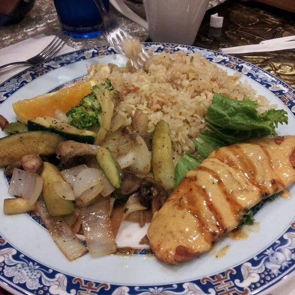 9/3/2013에 Kristy B.님이 Osaka Japanese Cuisine에서 찍은 사진