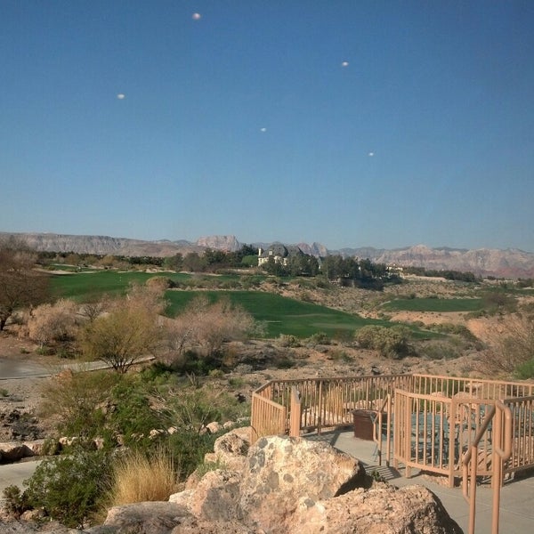 รูปภาพถ่ายที่ Badlands Golf Club โดย Tom c. เมื่อ 3/23/2013
