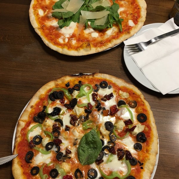Monza ve ricotta pizzalari o kadar basarili ki kendinizi Italya'da hissetmenizi sagliyor. Tekrar gidip diger pizzalari tatmak icin referans oldu 10/10 👍🍕