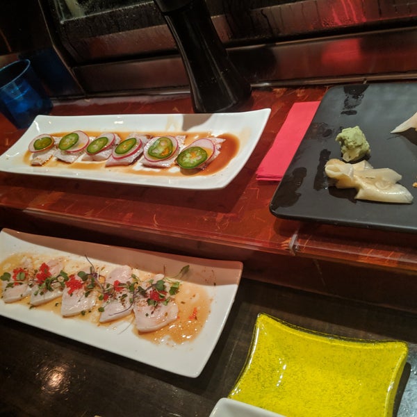 Foto tirada no(a) Bar Chi Sushi por Genevieve C. em 4/26/2019