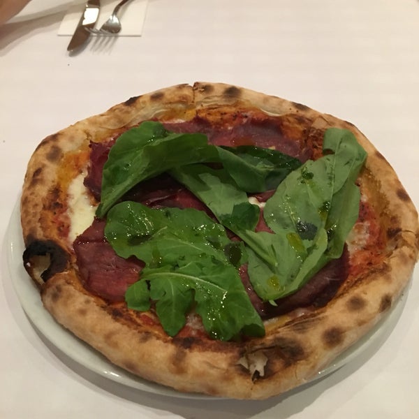 Bresaola pizza aldım. Hamuru gayet başarılıydı, ancak pizza sosunu pek beğenmedim. Yine de tavsiye edebilecek bir İtalyan restoranı.