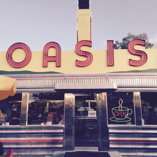 Photo taken at Oasis Diner by Leslie Lynnton F. on 7/15/2015
