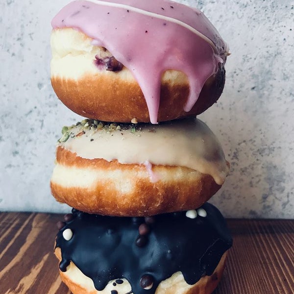Das Foto wurde bei Badass Coffee &amp; Donut von Badass Coffee &amp; Donut am 5/8/2018 aufgenommen
