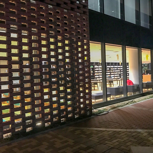 Photos At 西南学院大学 新図書館 1 Tip