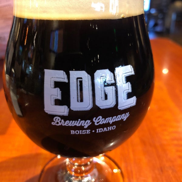 Foto tirada no(a) Edge Brewing Co. por Donnie C. em 11/20/2018