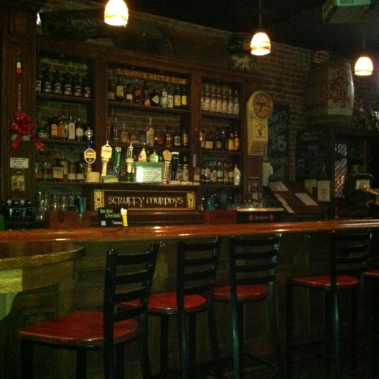 รูปภาพถ่ายที่ Scruffy Murphy&#39;s Irish Pub โดย 😜 Heather S. เมื่อ 12/14/2012