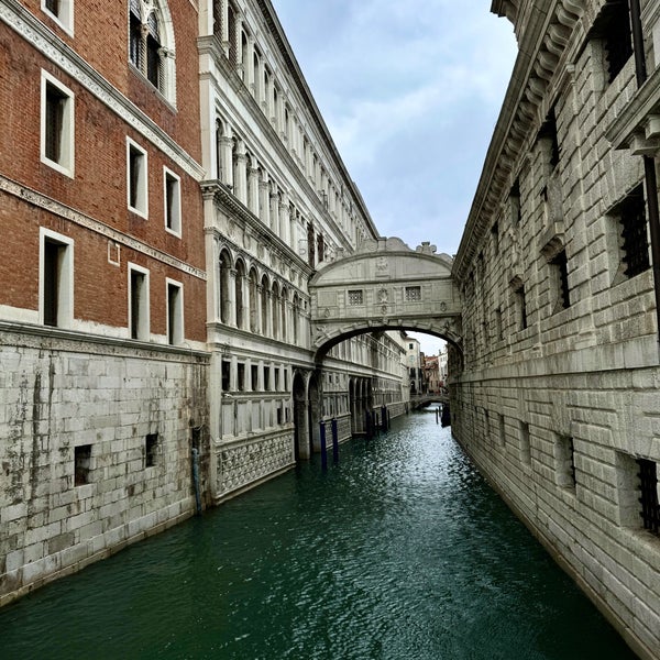 Foto diambil di Ponte dei Sospiri oleh FA pada 11/4/2023