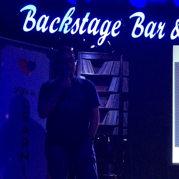 รูปภาพถ่ายที่ Triple B Backstage Bar &amp; Billiards โดย Micah B. เมื่อ 10/26/2013