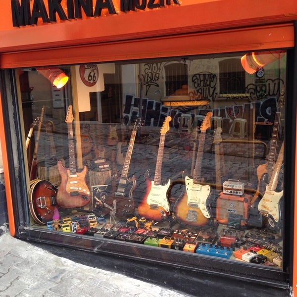Foto tirada no(a) Makina Müzik por Deniz G. em 3/27/2014