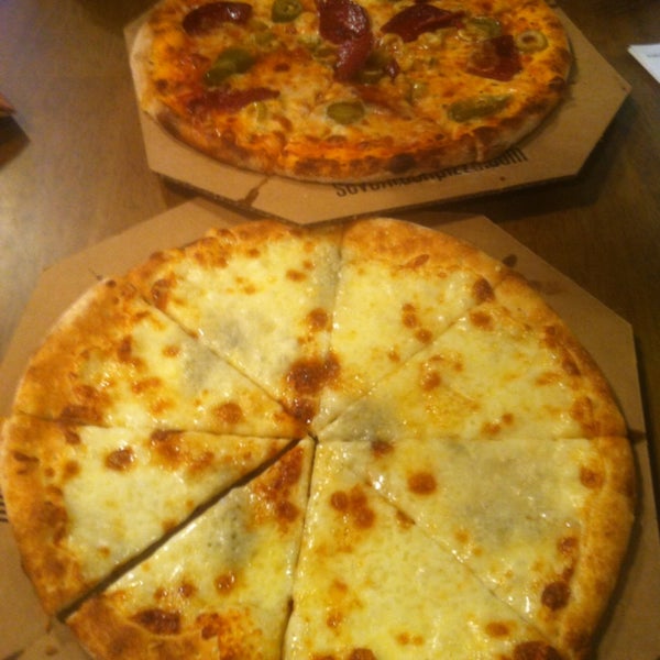 Odun ateşinde pişen İncecik hamurlu pizzaları çok lezzetli fiyatlarda çok uygun böyle pizzacıların çoğlaması dileğiyle :)