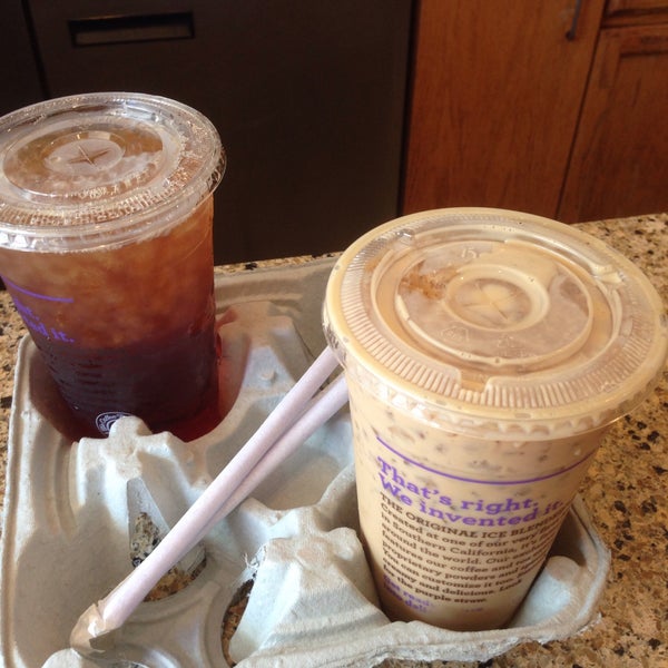 Photo taken at The Coffee Bean &amp; Tea Leaf by Chelsea B. on 8/4/2015