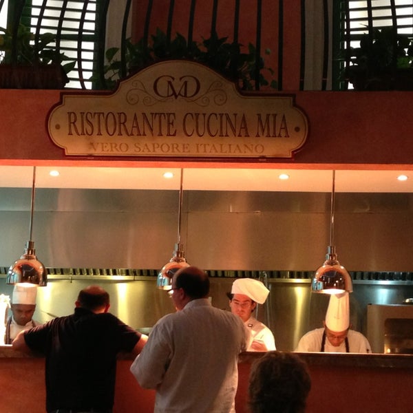 Das Foto wurde bei Cucina Mia Restaurant von Marcerey Q. am 9/17/2013 aufgenommen