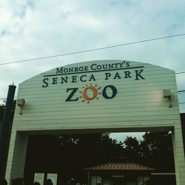 Foto tirada no(a) Seneca Park Zoo por Kevin E. em 8/8/2015