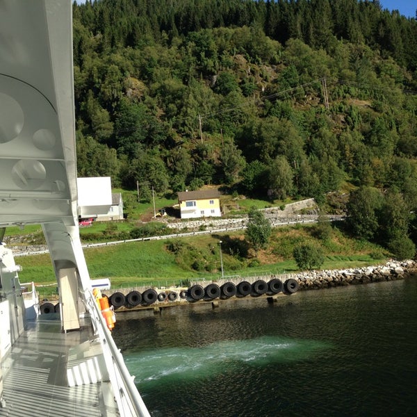 Темза пересохла. Ferry stop. Liberty street ferry terminal. Nyc ferry. Ferry stop.