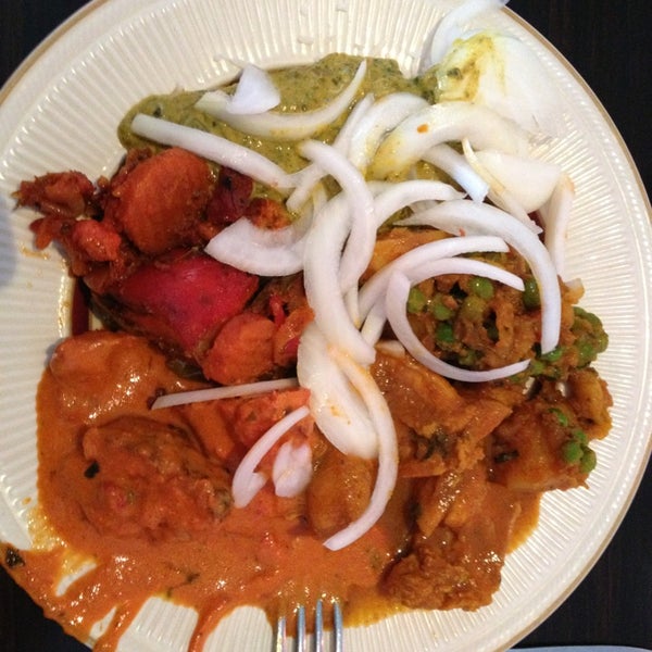 7/24/2013 tarihinde Michelle K.ziyaretçi tarafından Natraj Cuisine Of India'de çekilen fotoğraf