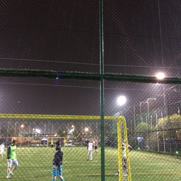 karnaval hali saha futbol sahasi