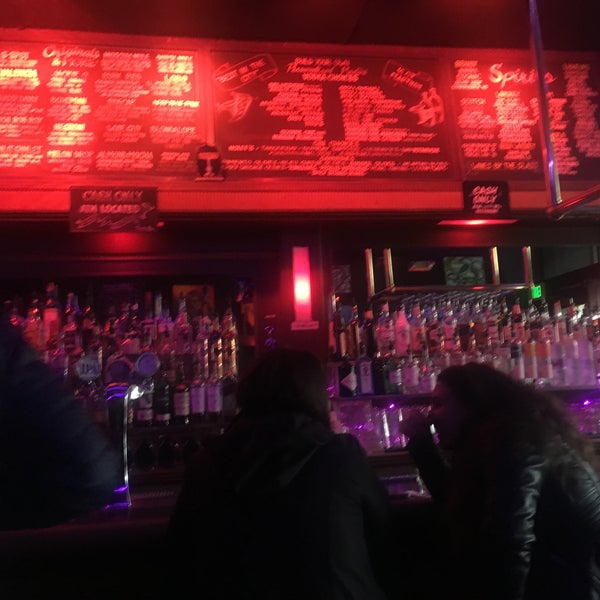 2/11/2017 tarihinde Sherry B.ziyaretçi tarafından Blondie&#39;s Bar'de çekilen fotoğraf