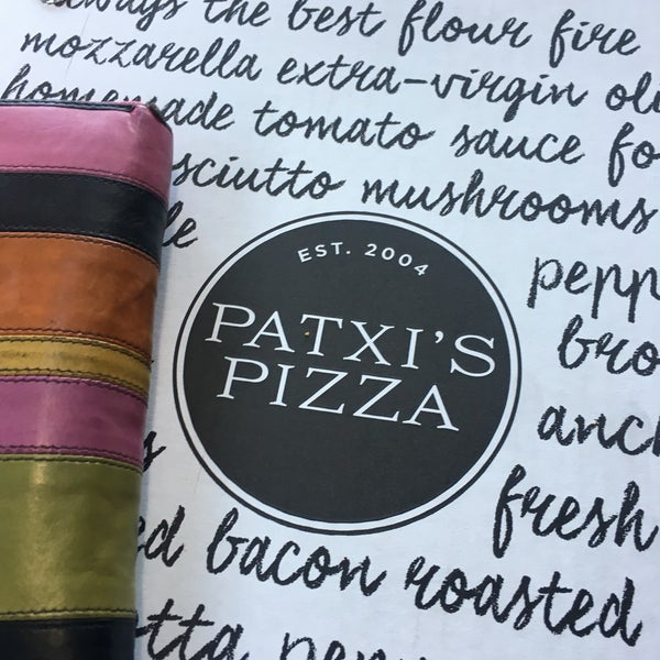 Снимок сделан в Patxi&#39;s Pizza пользователем Sherry B. 5/20/2017
