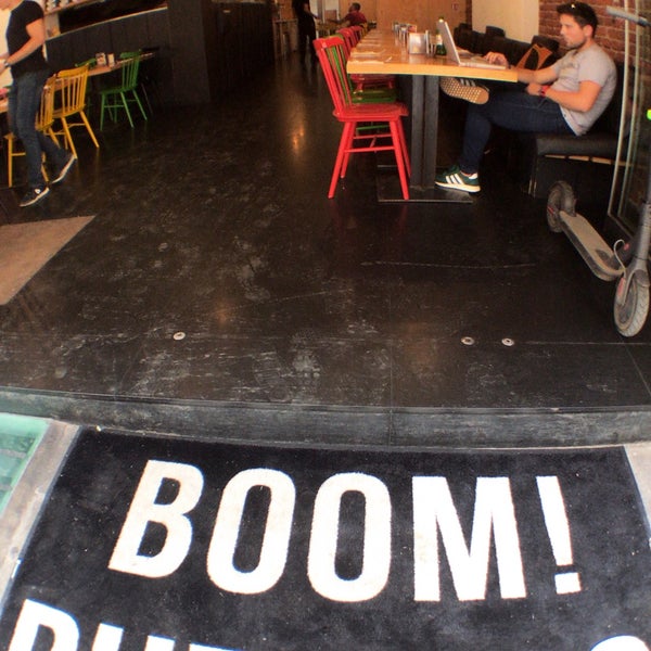 Photo taken at Boom! Burgers by Khaled on 9/12/2018
