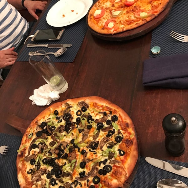 Great pizza and pasta, try mediterranean pizza is a must, also bruschetta as starter is always a good choice. البيتزا روعة لا تطوفكم خاصة في هذه البلد