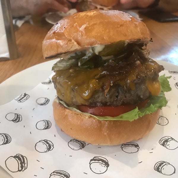 Photo taken at Boom! Burgers by Khaled on 9/12/2018