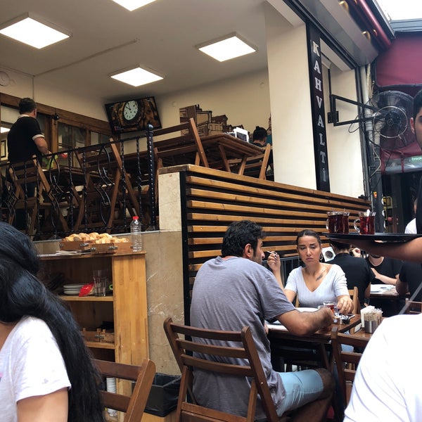 Снимок сделан в Balkon Cafe &amp; Kahvaltı пользователем Meltem K. 7/22/2018