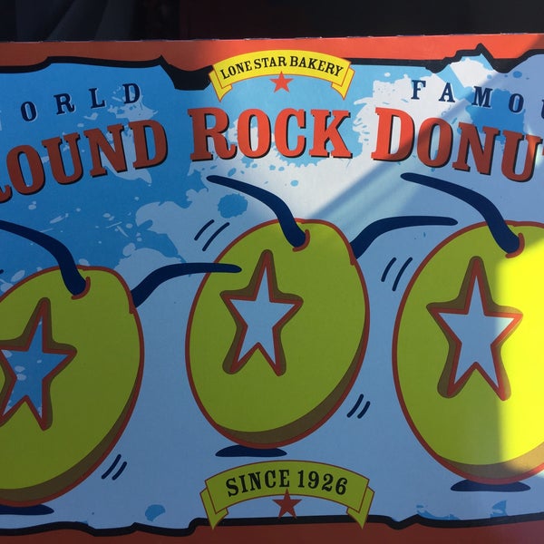 4/23/2017에 Pragathi K.님이 Round Rock Donuts에서 찍은 사진