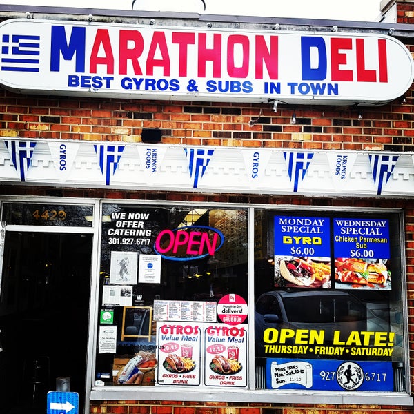 รูปภาพถ่ายที่ Marathon Deli โดย Marathon D. เมื่อ 4/26/2018