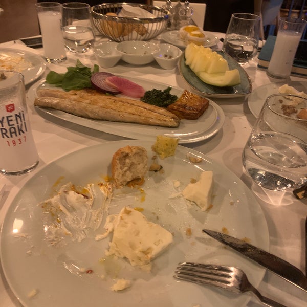 Das Foto wurde bei Sardina Balık Restaurant von Ateş F. am 2/8/2021 aufgenommen
