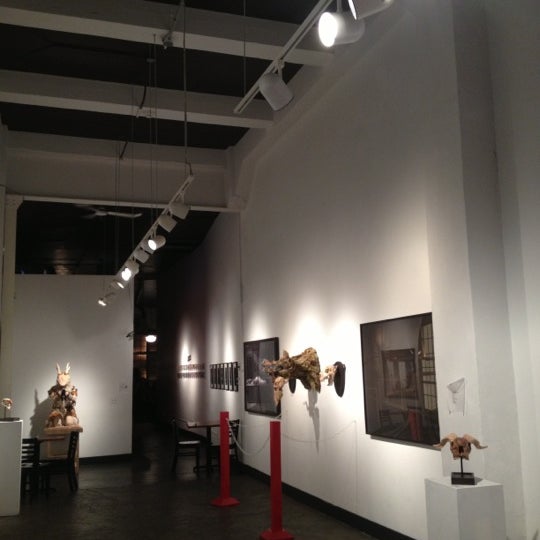 10/18/2012にCorey K.がVermillion Gallery &amp; Barで撮った写真
