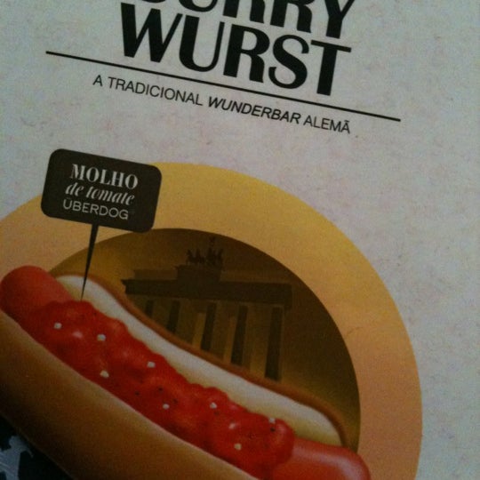 Foto diambil di Überdog - Amazing Hot Dogs oleh Moyra pada 12/28/2012