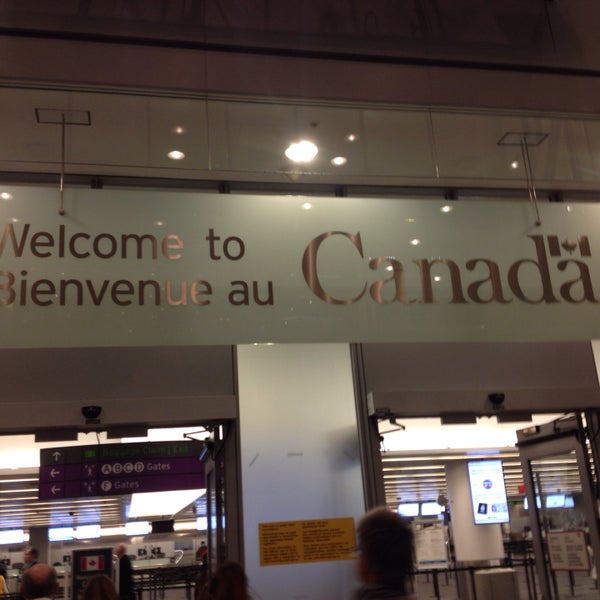 Снимок сделан в Международный аэропорт Торонто Пирсон (YYZ) пользователем Declev D. 12/2/2015