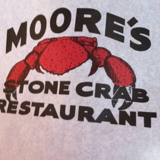 Foto tirada no(a) Moore&#39;s Stone Crab Restautant por Destination Cuisine L. em 12/28/2012