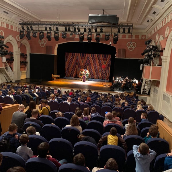 Foto diambil di Музыкальный театр «Зазеркалье» oleh Rodion . pada 12/7/2019