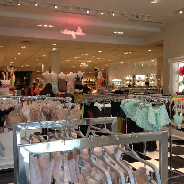 XXI Forever Clothing Store in Polo Park