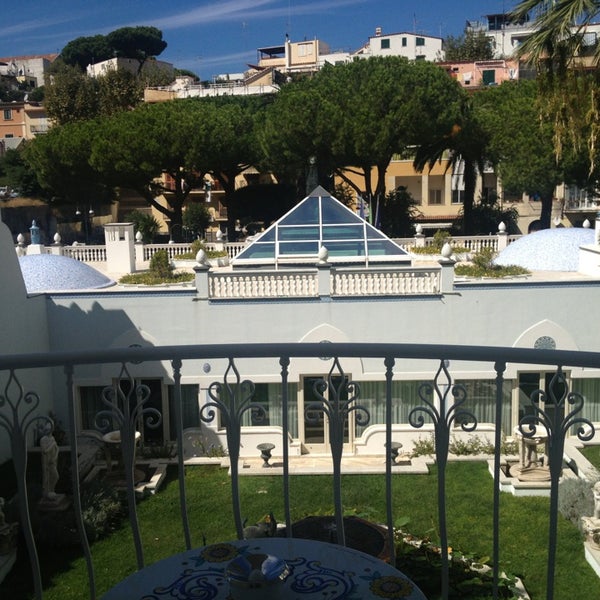 Das Foto wurde bei Terme Manzi Hotel And Spa Ischia von Tatiana P. am 9/21/2013 aufgenommen