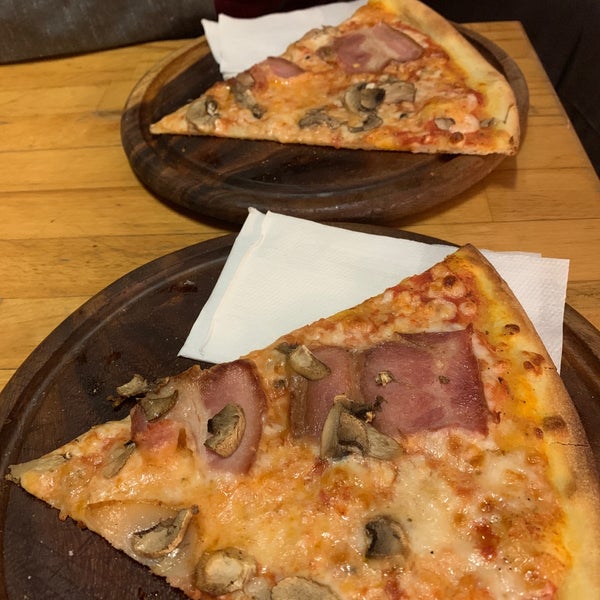 2/1/2019 tarihinde Kaveh K.ziyaretçi tarafından Pizza Bar'de çekilen fotoğraf