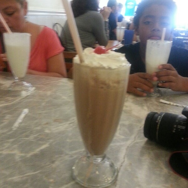 Photo taken at Beth Marie&#39;s Old Fashioned Ice Cream &amp; Soda Fountain by Raul C. on 7/20/2013