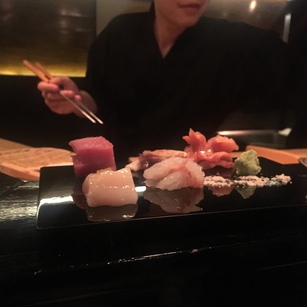 6/11/2016 tarihinde Luke N.ziyaretçi tarafından Sushi Oyama'de çekilen fotoğraf