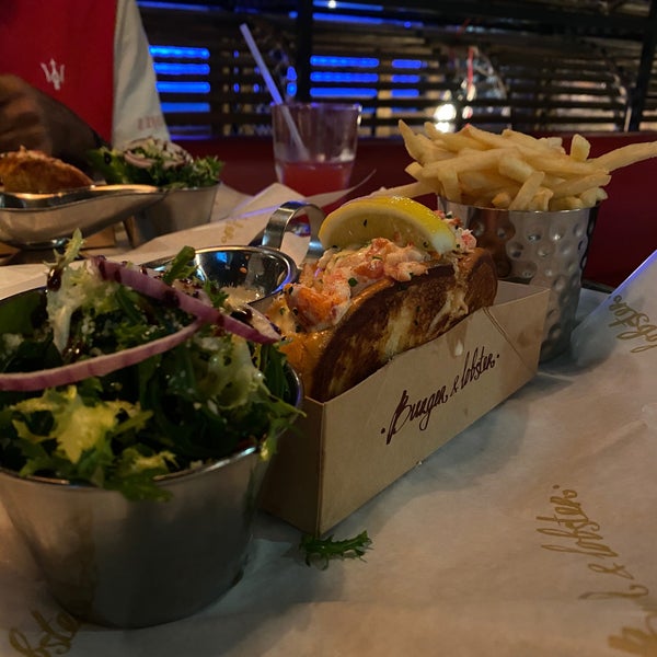 Foto diambil di Burger &amp; Lobster oleh Closed pada 2/9/2020