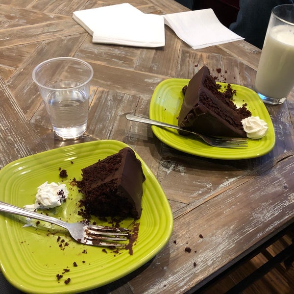 Foto tirada no(a) The Chocolate, a dessert cafe por HL R. em 3/16/2019