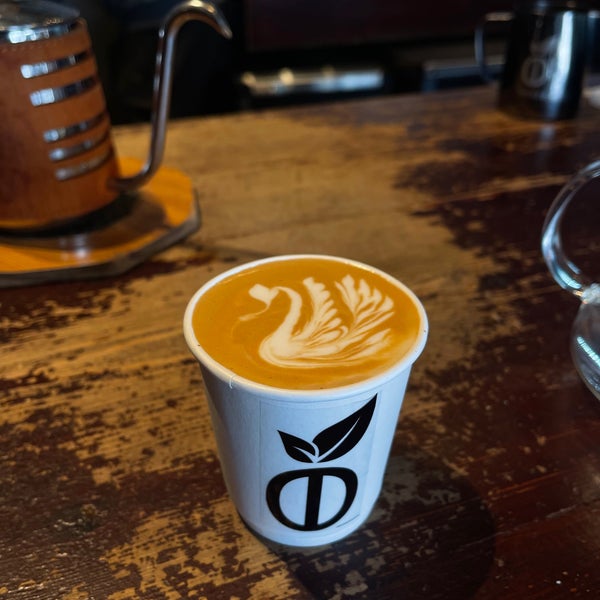 Foto diambil di Omazé Coffee oleh ضاري pada 3/17/2022