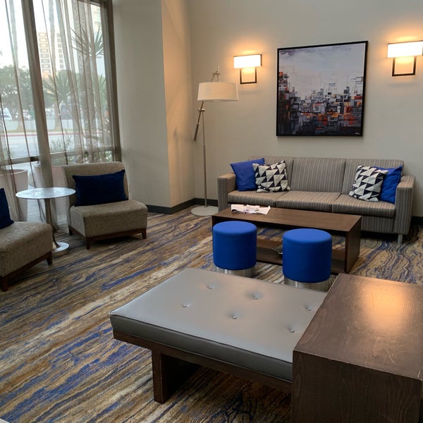 Снимок сделан в Embassy Suites by Hilton пользователем Corey O. 1/29/2019