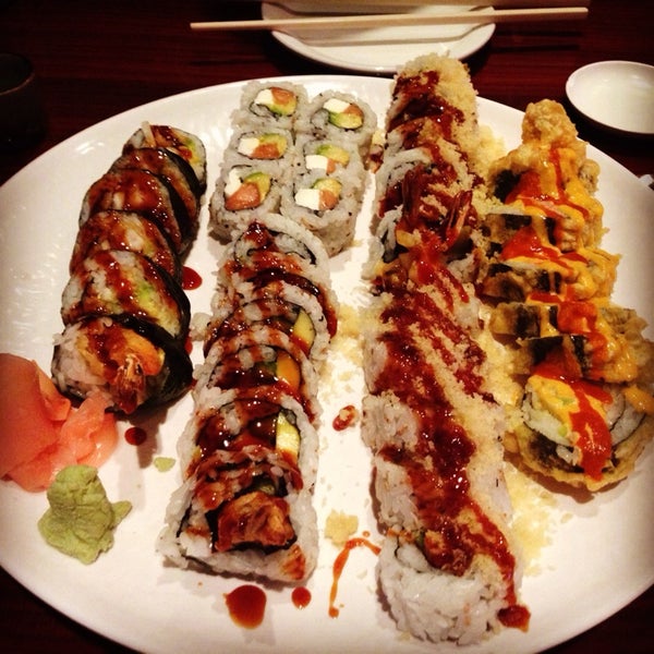 Photo prise au Sushi On The Rocks par Alyssa R. le4/15/2014