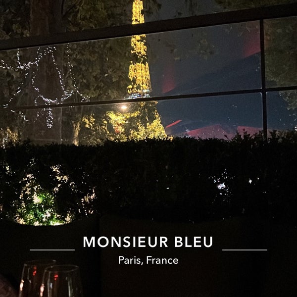 รูปภาพถ่ายที่ Monsieur Bleu โดย BM เมื่อ 9/27/2023