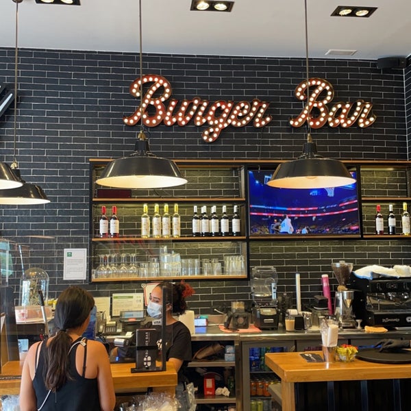 Foto scattata a Burger Bar da Homud .. il 5/30/2022