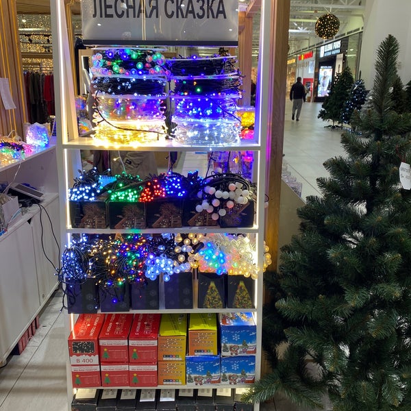 Foto tirada no(a) MEGA Mall por Yulia R. em 12/14/2021