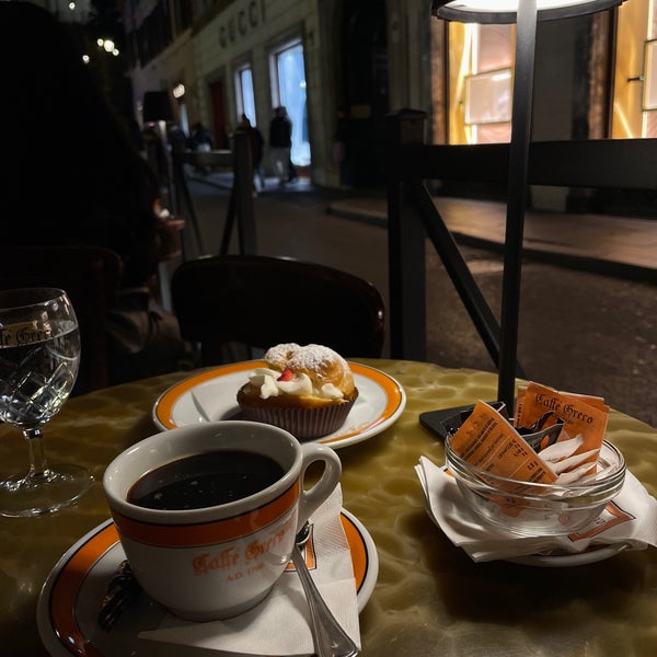 Foto diambil di Antico Caffè Greco oleh Hamad A. pada 2/15/2024